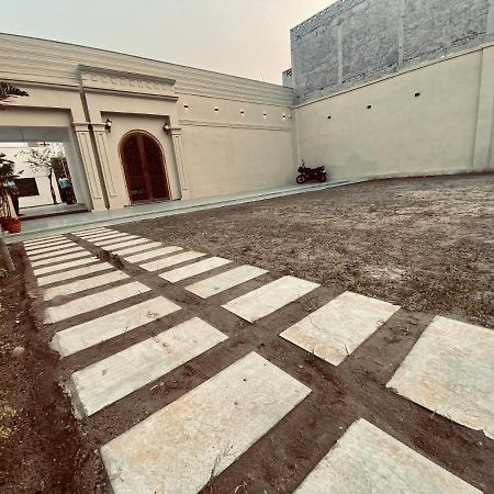 Solitaire Gardens Near Airport Lucknow Eksteriør billede
