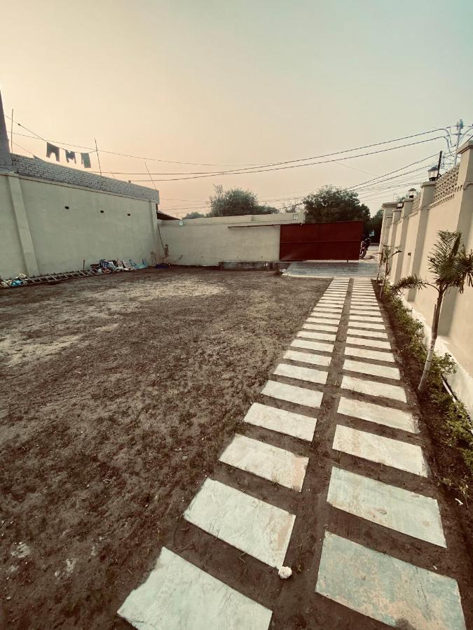 Solitaire Gardens Near Airport Lucknow Eksteriør billede