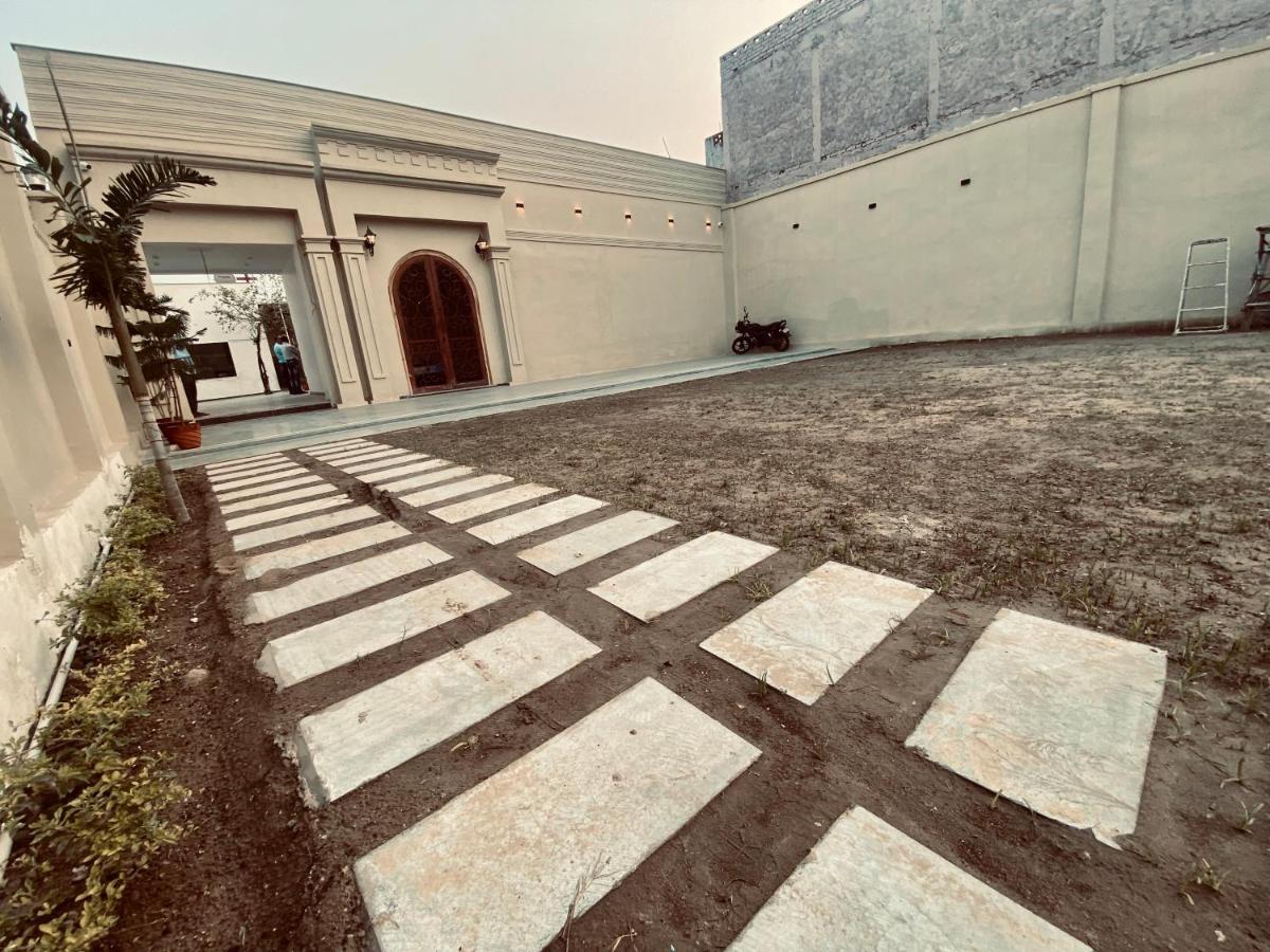 Solitaire Gardens Near Airport Lucknow Eksteriør billede